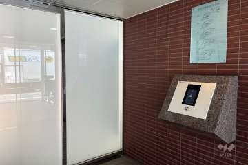 エントランスはオートロック付きです。