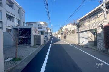 敷地北側の前面道路