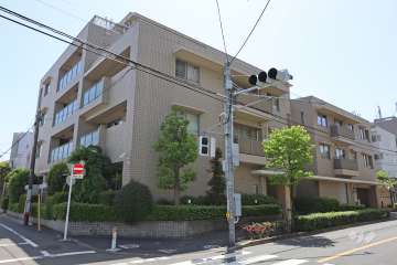 フェアロージュ世田谷弦巻の外観（北東側から）