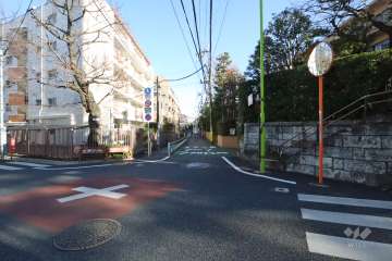 敷地北側の前面道路　