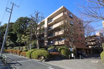 東急ドエルアルス弦巻1号棟の外観(南東側から)