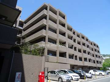 ロイヤルアーク芦屋2の外観（東棟）※南・南東・東・西棟の4棟構成です。