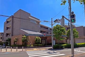 グランヴェール弦巻の外観(北側から)