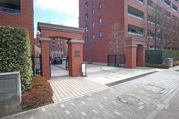 エントランス（敷地西側）