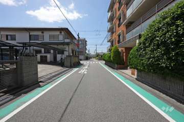 敷地北東側の前面道路（北側から）