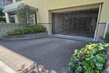 駐車場出入口(リングシャッター付き)