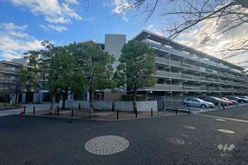 パークシティ弦巻コートフロントレジデンスの外観（北東側から）