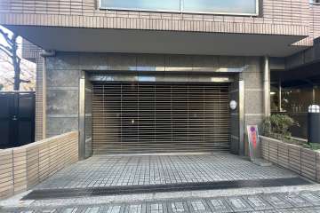 駐車場の出入り口（リングシャッター付き）