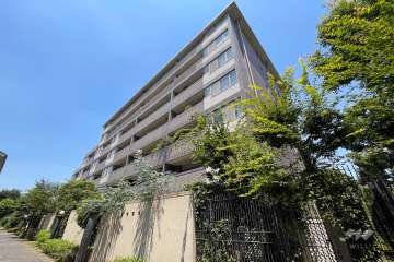 ライオンズマンション弦巻グランフォートの外観（南東側から）