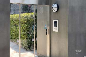 エントランスはオートロック付きです。