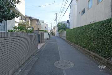 敷地北側の前面道路