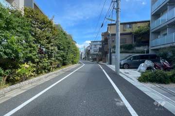 敷地北側の前面道路（西側から）