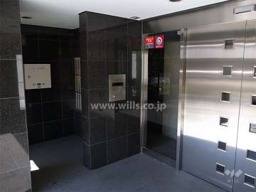 エントランスはオートロック付きです。