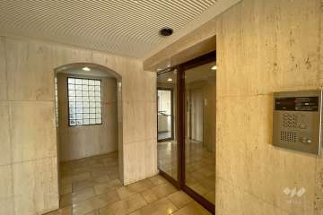 エントランスはオートロック付きです。