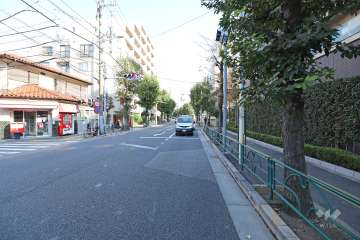 敷地北側の前面道路