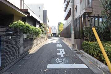 敷地東側の前面道路