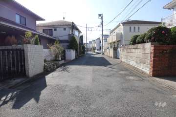 敷地南側の前面道路