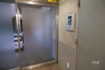 エントランスはオートロック付きです。