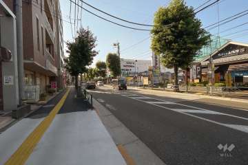 敷地北側の前面道路（東側から）