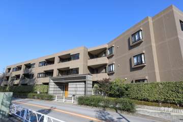 ライオンズマンション馬事公苑パークサイドの外観（南西側から）