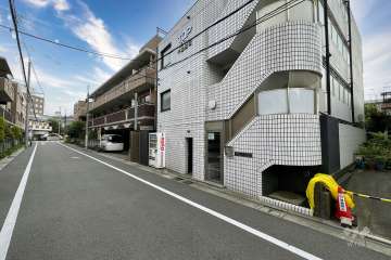 敷地北側の前面道路