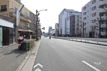 敷地西側は環八通り（都道311号）に面しています。