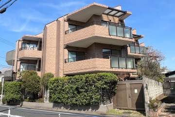 朝日ラパリオ桜丘の外観（南側から）