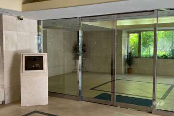 エントランスはオートロック付きです。