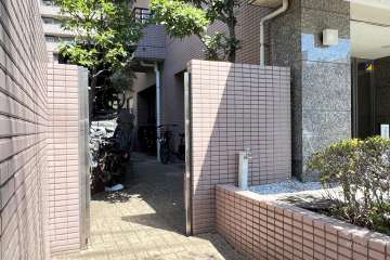 駐輪場の出入口