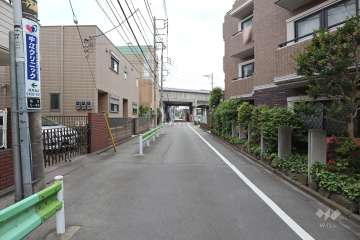 敷地東側の前面道路