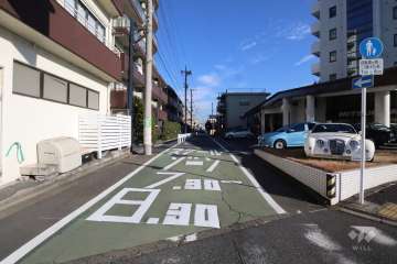 敷地北側の前面道路(西側から)