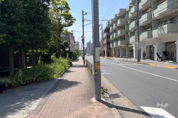 敷地北側の前面道路