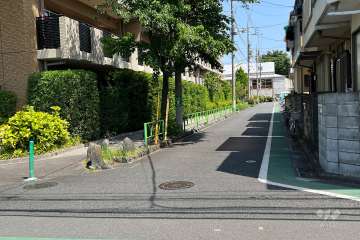 敷地南側の前面道路