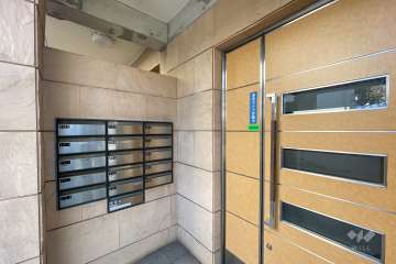 エントランスと共用ポスト