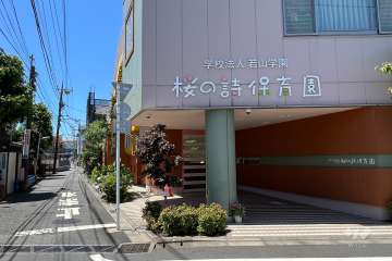 敷地西側の前面道路（北側から）