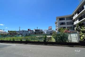 敷地南東側に隣接する農園