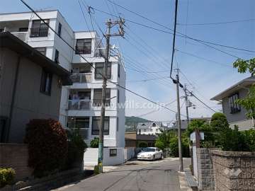 敷地東側の前面道路