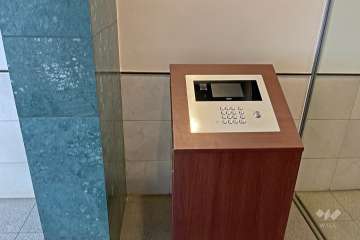 エントランスはオートロック付きです。