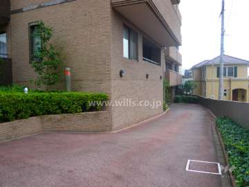 駐車場出入り口