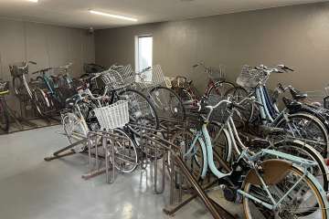 屋内に設けられた駐輪場
