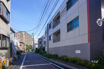 敷地北側の前面道路（西側から）