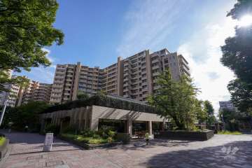 桜上水ガーデンズD棟の外観（北側から）