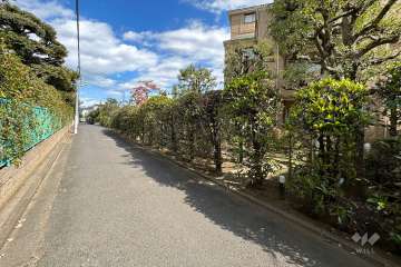 敷地北西側の前面道路