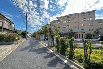 敷地北東側の前面道路