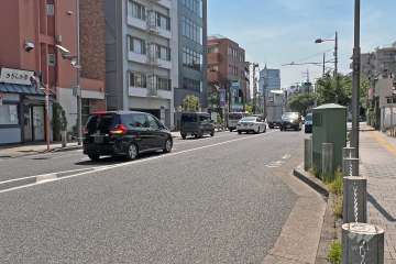 敷地の北側前面道路は「水道みち」です(東側から)。