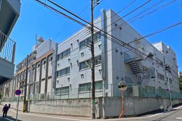 ライフコア世田谷の外観(東側から)