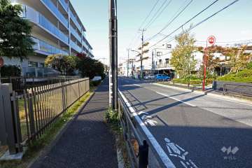 敷地南東側の前面道路