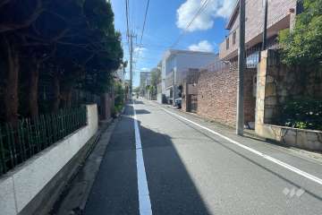 敷地東側の前面道路