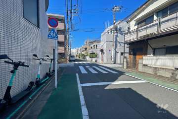 敷地北側の前面道路（東側から）