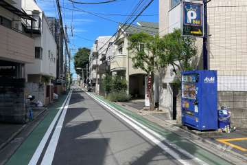 敷地の南東側前面道路